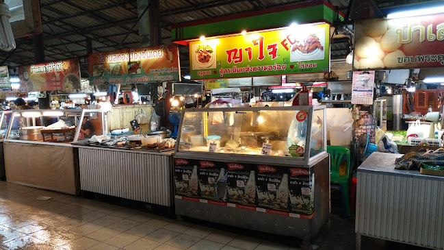 ตลาดหนองไผ่ล้อม - การบริการอาหารและที่พัก