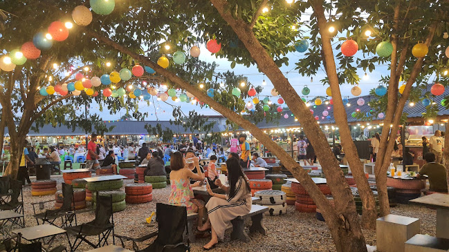 ตลาดกลางเมืองตรัง (อารีย์ญา) city center - การบริการอาหารและที่พัก