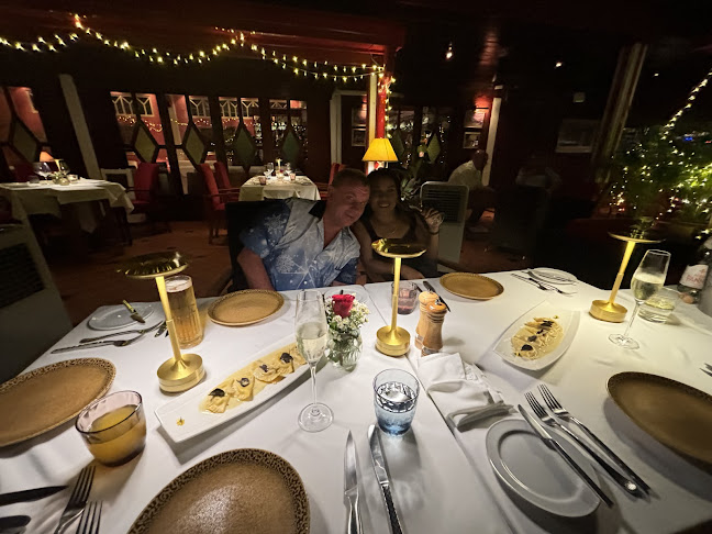 Cafe des Amis - การบริการอาหารและที่พัก