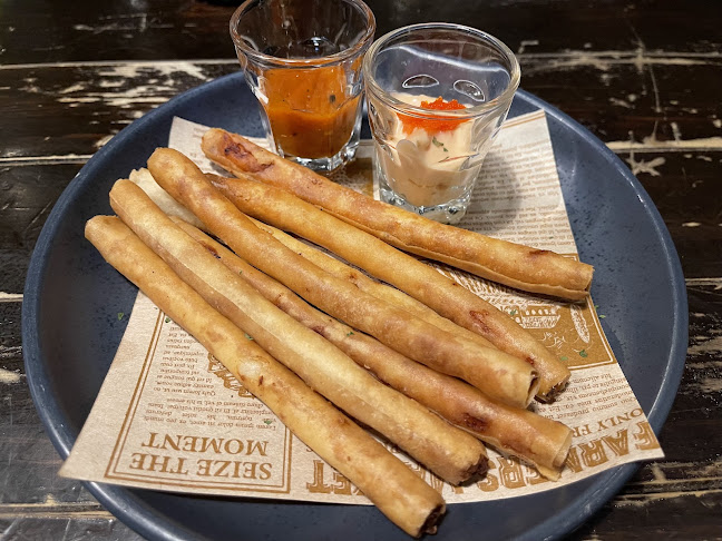 เรื่องของสเต๊ก สาขาชลประทาน - การบริการอาหารและที่พัก