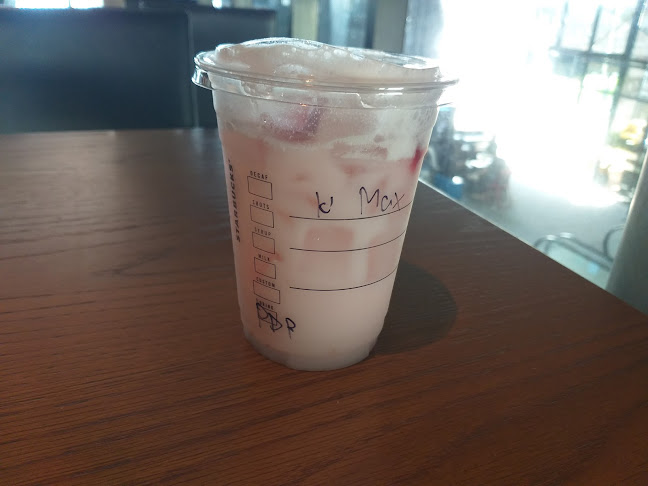 สตาร์บัคส์ สาขา เดอะเบย์พัทยา - การบริการอาหารและที่พัก