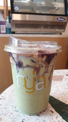 ญ่าคาเฟ่ • Coffee & Desserts • - การบริการอาหารและที่พัก