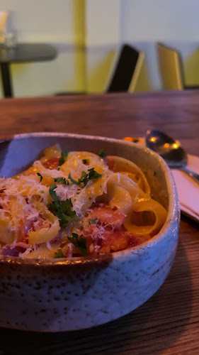 Slowlight slow-bar คาเฟ่แอนด์บาร์ - การบริการอาหารและที่พัก