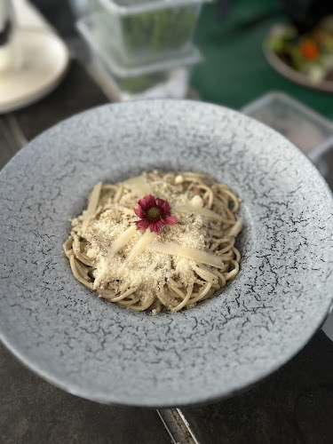 So French Restaurant and Bar - การบริการอาหารและที่พัก