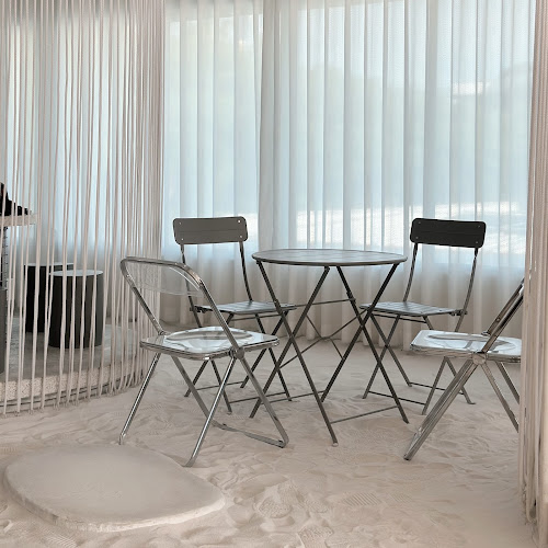 Brouke - การบริการอาหารและที่พัก