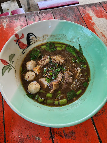 Opinii despre ร้านก๋วยเตี๋ยวเรือ ยกซด 10 บาท în อำเภอเมืองระยอง - การบริการอาหารและที่พัก