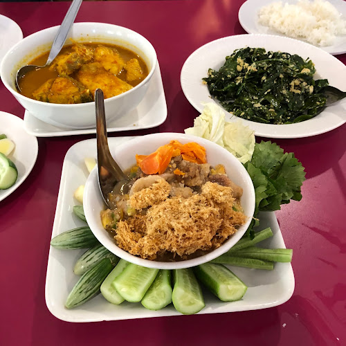 ห้องอาหารเก็จแก้ว