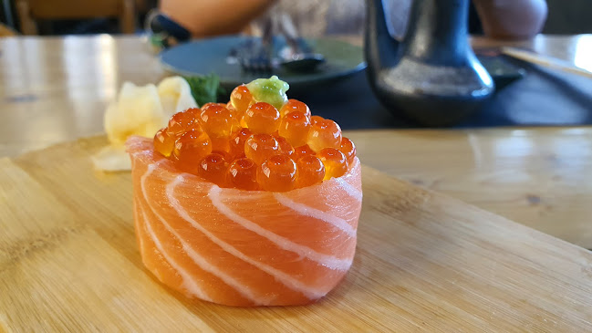 Hashi Japanese Restaurant & Izakaya - การบริการอาหารและที่พัก