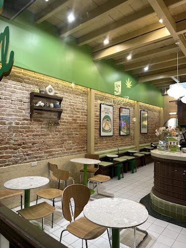 Opinii despre Cheevit Cheeva Phuket în อำเภอเมืองภูเก็ต - การบริการอาหารและที่พัก