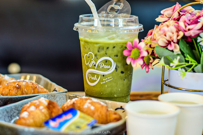 Posh and Pow Club Café - การบริการอาหารและที่พัก