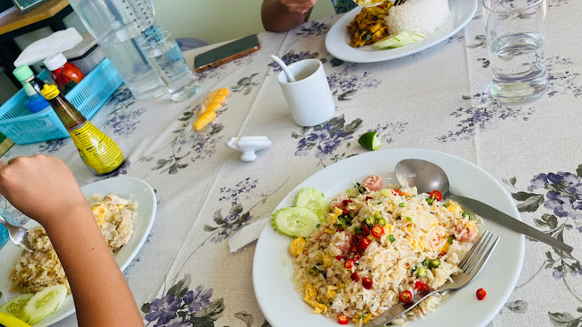 ร้านกับข้าวกับปลา By ครัวเจริญตา - การบริการอาหารและที่พัก