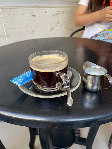 At All Cafe - การบริการอาหารและที่พัก