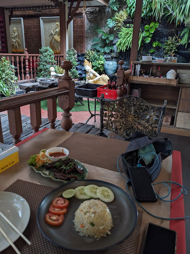 เรือนไทย พัทยา - การบริการอาหารและที่พัก