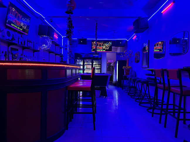 Titty Twister - อำเภอบางละมุง