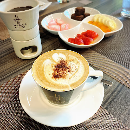 Opinii despre Chocolate Factory Pattaya Parking în อำเภอบางละมุง - การบริการอาหารและที่พัก