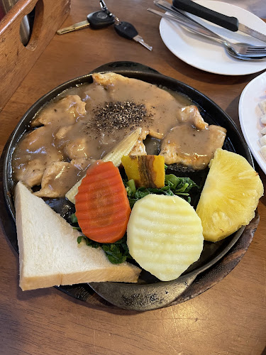 ร้านอาหารสโนว์ไวท์นครปฐม - การบริการอาหารและที่พัก