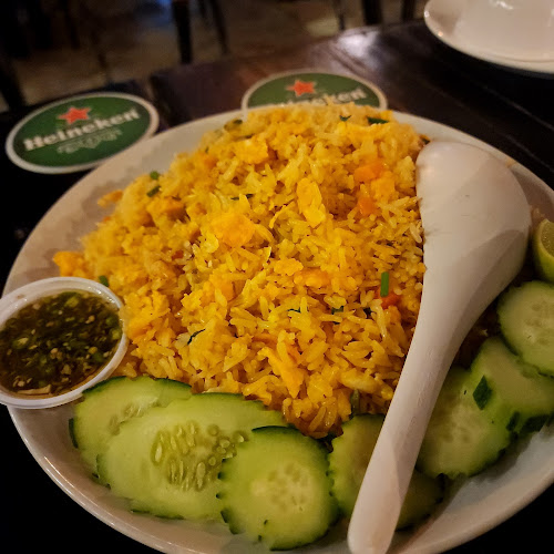 คาเฟ่ เดอ บีช พัทยา - การบริการอาหารและที่พัก