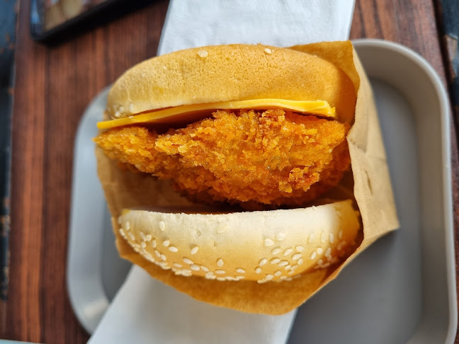 bennie burgers - การบริการอาหารและที่พัก