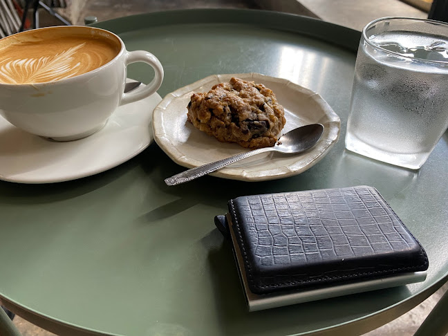 Hood - การบริการอาหารและที่พัก