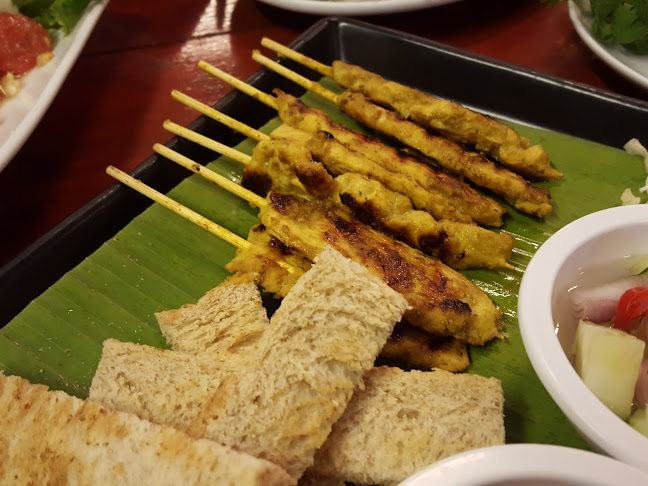 Red Chair - การบริการอาหารและที่พัก