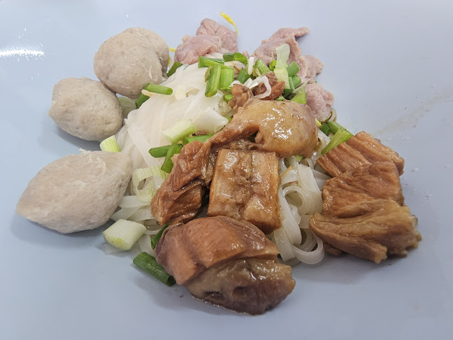 72/1 ถ. เยาวราช ตำบลตลาดใหญ่ อำเภอเมืองภูเก็ต ภูเก็ต 83000