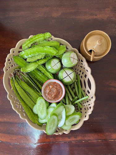 ข้าวแกงเผ็ดหวูด by นายมร - เมือง