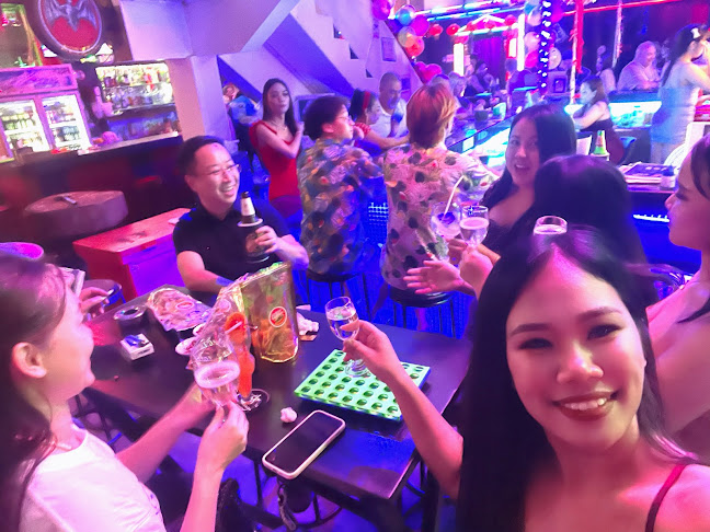 Lovely-Bar - การบริการอาหารและที่พัก