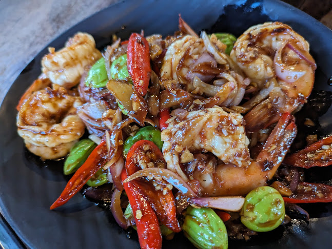 ร้านอาหารแสงทองโภชนา - การบริการอาหารและที่พัก