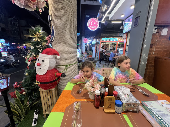 Phuket Restaurant - เมือง