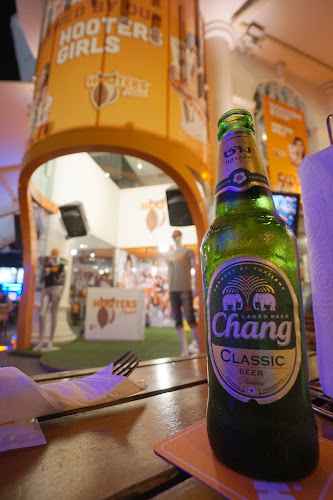 Opinii despre Hooters Phuket | American Restaurant & Sports Bar în อำเภอกะทู้ - การบริการอาหารและที่พัก