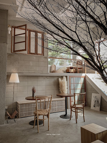 COFFEE I NEED U CAFE' - การบริการอาหารและที่พัก