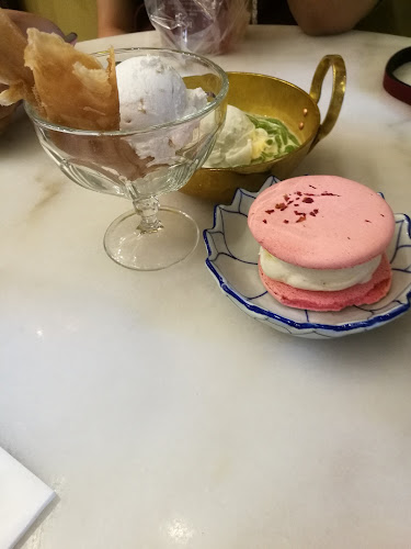 ทอรี่ ไอศกรีม - การบริการอาหารและที่พัก