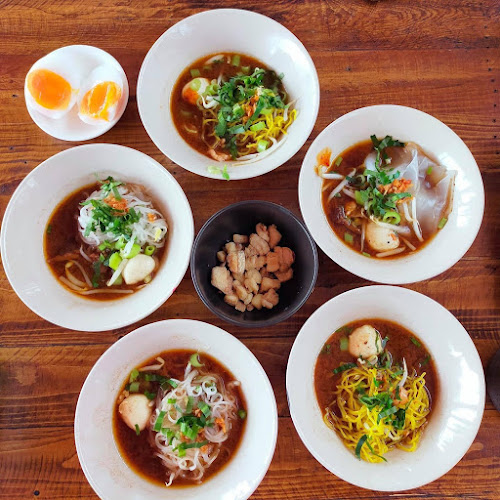 Opinii despre ร้านก๋วยเตี๋ยวเรือทองพูน în เมือง - การบริการอาหารและที่พัก