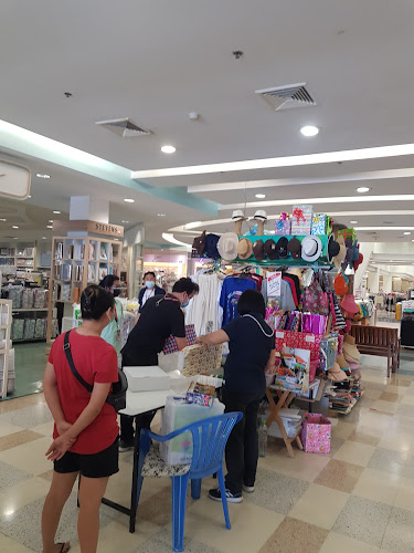 เอาท์เล็ทมอลล์ พัทยา - การบริการอาหารและที่พัก