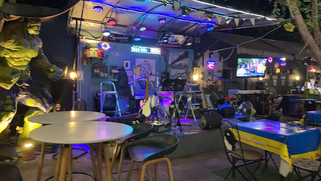 Opinii despre Pe' Hi-Rock Cafe în อำเภอบางบัวทอง - การบริการอาหารและที่พัก