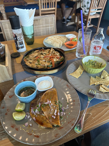 9, 1 ถนน ดีบุก ตำบลตลาดใหญ่ อำเภอเมืองภูเก็ต ภูเก็ต 83000