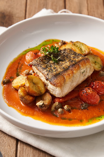 100, 10 ถ. ศรีสุนทร ตำบล ศรีสุนทร อำเภอถลาง ภูเก็ต 83110