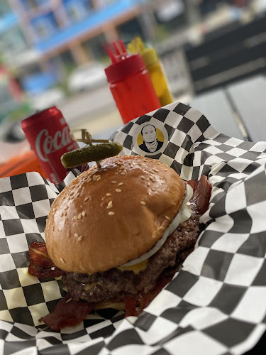 Wanted Burgers & Beer برجر бургер 汉堡包