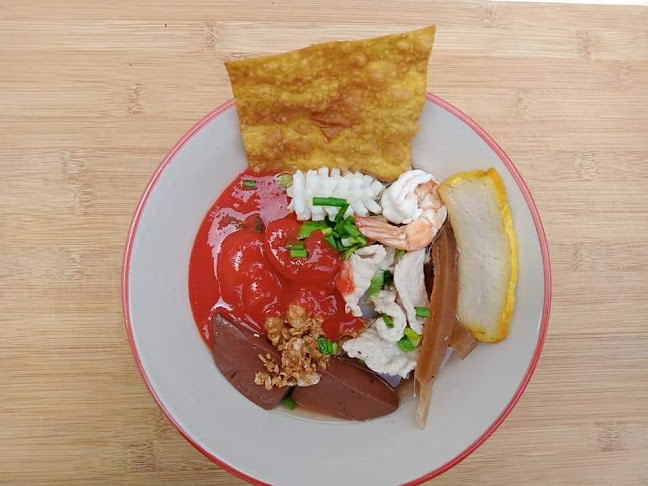 ก๋วยเตี๋ยวเรือบ้านย่า - การบริการอาหารและที่พัก