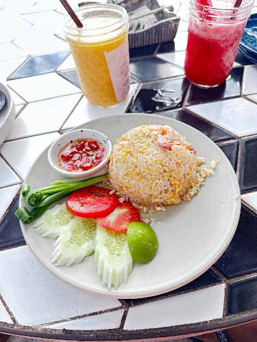 Cave Beach Club - การบริการอาหารและที่พัก