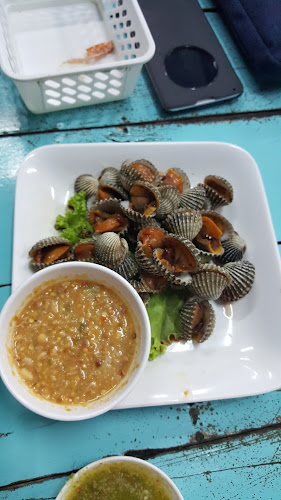 แหลมเจริญ ซีฟู้ด ระยอง - การบริการอาหารและที่พัก