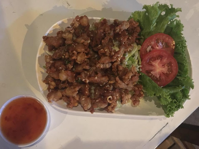 นายพันธ์ ร้านอาหารไทยอีสาน ก๋วยเตี๋ยวไก่ตุ๋น/หมูตุ๋น - การบริการอาหารและที่พัก