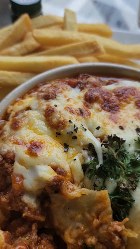 Opinii despre Jolly`s Hotel & Restaurant în อำเภอบางละมุง - การบริการอาหารและที่พัก