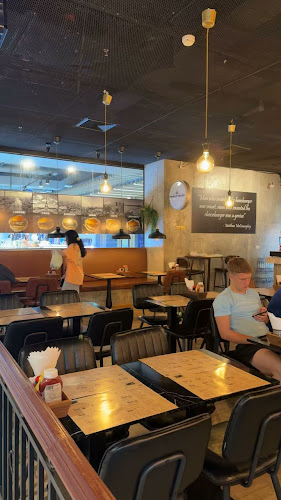 Opinii despre Prime Burger Central Patong în อำเภอกะทู้ - การบริการอาหารและที่พัก