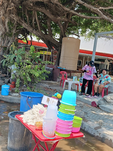 ล้านคุณย่า เตียงผ้าใบ หาดจอมเทียน ล็อค 152 - การบริการอาหารและที่พัก