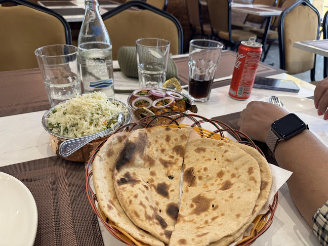 Magic Masala Indian Restaurant - การบริการอาหารและที่พัก