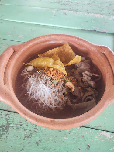 ก๋วยเตี๋ยวเรือหม้อดินนายกร - การบริการอาหารและที่พัก