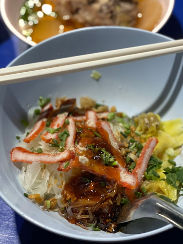 บะหมี่ ชุนฮั้ว เกี๊ยวปู หมูแดง (หัวรถไฟ)