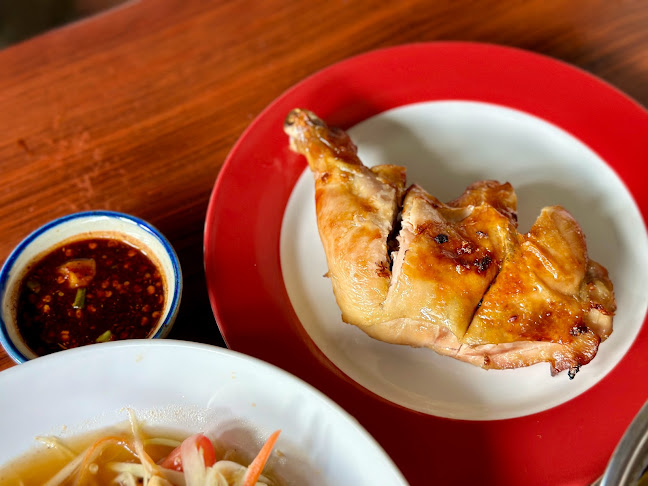 กองทัพส้มตำ ร้านอาหาร - การบริการอาหารและที่พัก