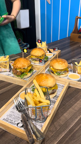 Opinii despre HASH Burger and More în อำเภอเมืองภูเก็ต - การบริการอาหารและที่พัก